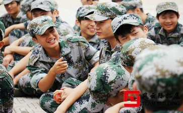 我为什么这么讨厌“军训式”的团