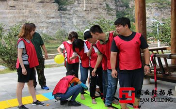 为了提升团队凝聚力,公司团建活