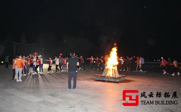 公司团建活动发朋友圈的说说怎么