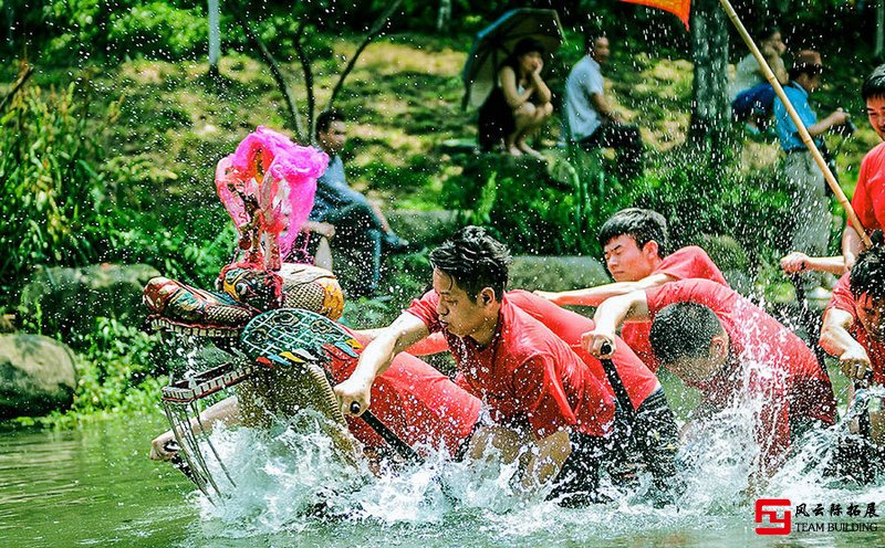 赛龙舟是一项新型的体验水上拓展项目