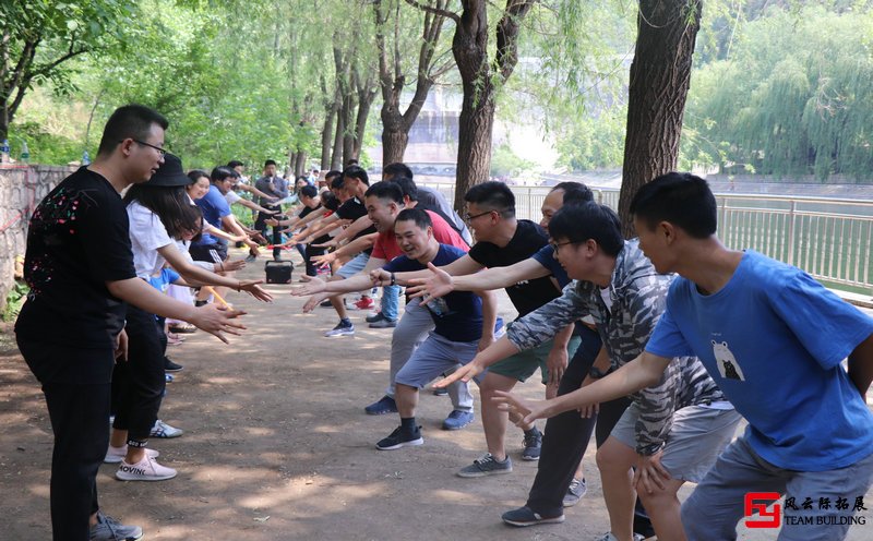 晨会互动团结小游戏(适合晨会玩关于团队的小游戏)