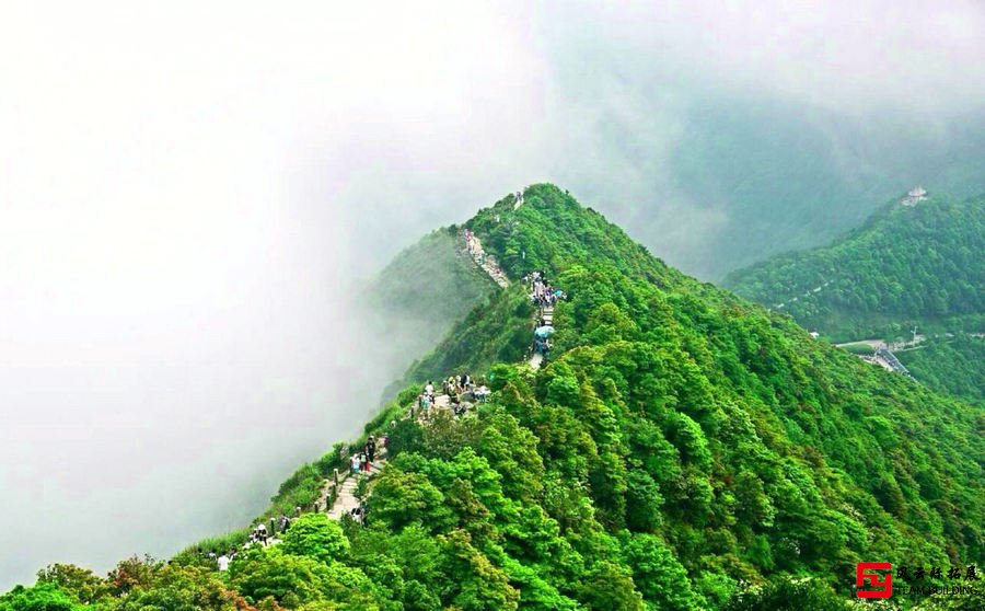 户外拓展活动—登顶鹏城第一峰梧桐山